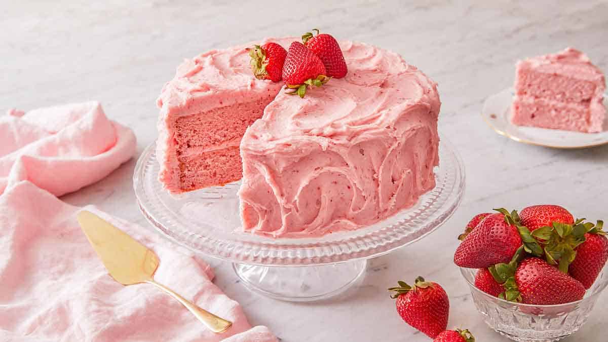 Strawberry Cake On Cake Roller